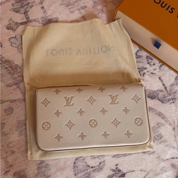 Brand New Louis Vuitton Pochette Félicie - Picture 4 of 9